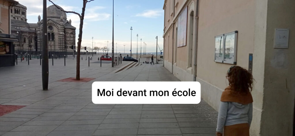 myriam devant son ecole